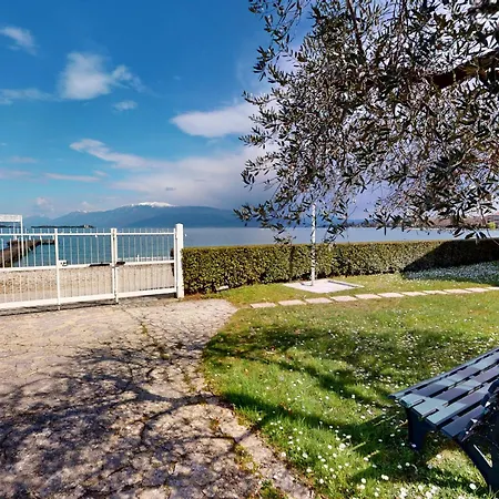 Maria Elena By Bookinggardalake Manerba del Garda